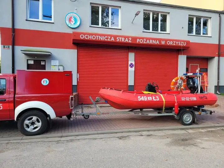 OSP Orzysz wzbogaciła się o łódź ratowniczą – pełny zakres ratownictwa wodnego
